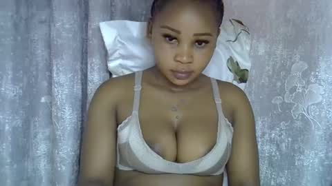 Snapshot of vanillavenus chatting on February 16, 2026, 12:45 pm vanillavenus online show from February 16, 2026, 12:45 pm