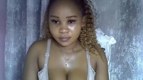 Snapshot of vanillavenus chatting on February 18, 2026, 8:49 pm vanillavenus online show from February 18, 2026, 8:49 pm