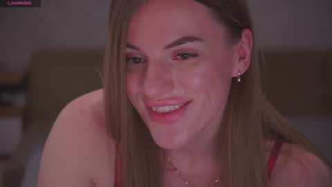 Snapshot of vanille_mystery chatting on December 18, 2025, 10:16 pm Sophie online show from December 18, 2025, 10:16 pm