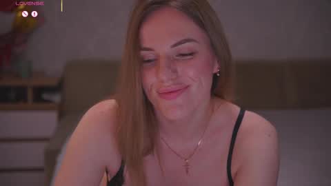 Snapshot of vanille_mystery chatting on December 19, 2025, 3:19 pm Sophie online show from December 19, 2025, 3:19 pm