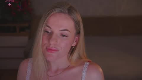 Snapshot of vanille_mystery chatting on January 7, 2026, 1:52 am Sophie online show from January 7, 2026, 1:52 am