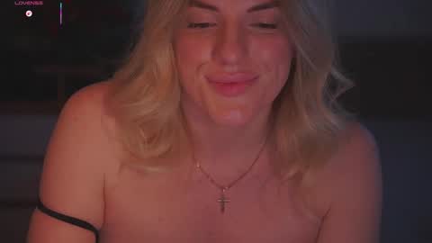 Snapshot of vanille_mystery chatting on January 16, 2026, 9:41 pm Sophie online show from January 16, 2026, 9:41 pm