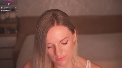 Snapshot of vanille_mystery chatting on July 3, 2026, 11:22 pm Sophie online show from July 3, 2026, 11:22 pm