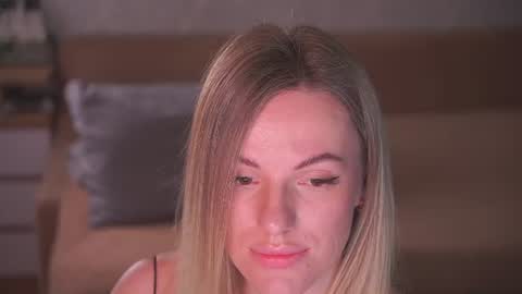 Snapshot of vanille_mystery chatting on July 7, 2026, 10:03 pm Sophie online show from July 7, 2026, 10:03 pm