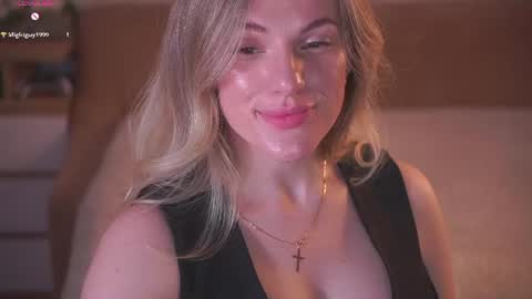 Snapshot of vanille_mystery chatting on July 8, 2026, 10:03 pm Sophie online show from July 8, 2026, 10:03 pm