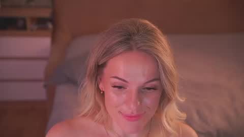 Snapshot of vanille_mystery chatting on July 14, 2026, 2:05 am Sophie online show from July 14, 2026, 2:05 am