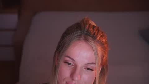 Snapshot of vanille_mystery chatting on July 21, 2026, 10:23 pm Sophie online show from July 21, 2026, 10:23 pm