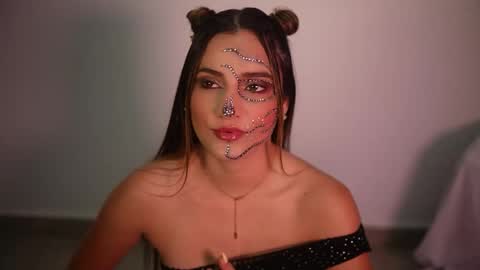 Vanilu online show from October 7, 2025, 10:51 pm