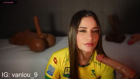 Vanilu online show from November 23, 2025, 3:28 am