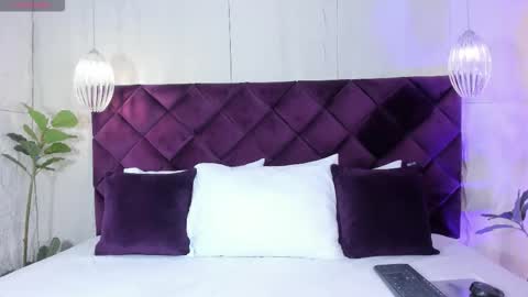 V A N N E S A   online show from October 25, 2025, 12:02 pm