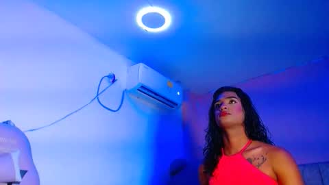 vannesa01 online show from April 7, 2026, 7:47 pm