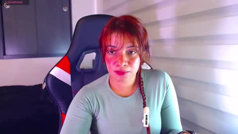Snapshot of vannessa_shy chatting on April 2, 2026, 9:01 pm Vanesa online show from April 2, 2026, 9:01 pm