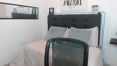 vane online show from November 4, 2025, 7:35 pm