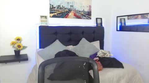 vane online show from December 2, 2025, 2:23 pm