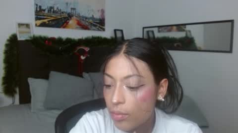 Snapshot of vannesweet_ chatting on December 22, 2025, 8:39 pm vane online show from December 22, 2025, 8:39 pm