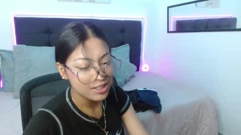 Snapshot of vannesweet_ chatting on March 10, 2026, 8:14 pm vane online show from March 10, 2026, 8:14 pm