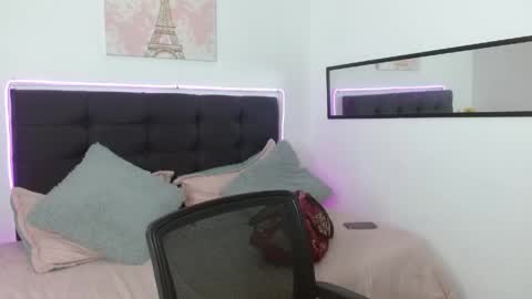 Snapshot of vannesweet_ chatting on March 22, 2026, 8:45 pm vane online show from March 22, 2026, 8:45 pm