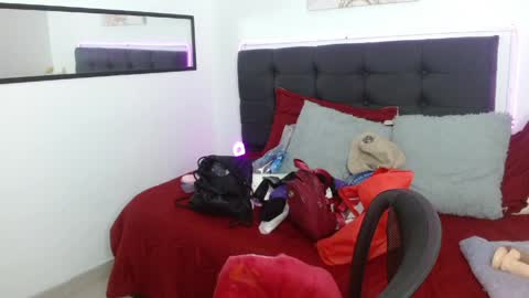 Snapshot of vannesweet_ chatting on April 18, 2026, 6:23 pm vane online show from April 18, 2026, 6:23 pm