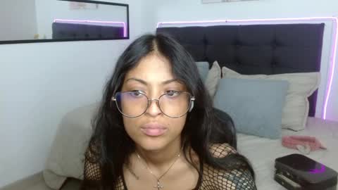 Snapshot of vannesweet_ chatting on April 18, 2026, 7:07 pm vane online show from April 18, 2026, 7:07 pm
