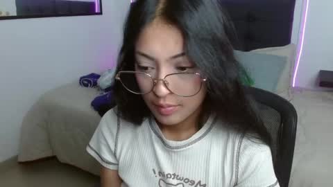 Snapshot of vannesweet_ chatting on April 21, 2026, 7:50 pm vane online show from April 21, 2026, 7:50 pm
