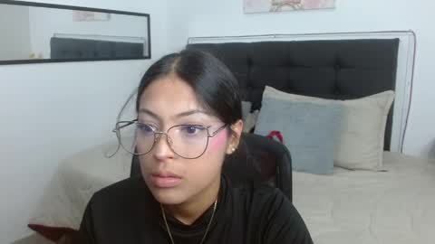 Snapshot of vannesweet_ chatting on April 26, 2026, 8:17 pm vane online show from April 26, 2026, 8:17 pm