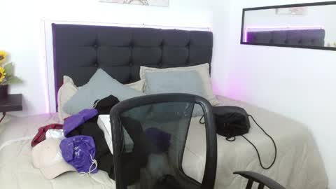 Snapshot of vannesweet_ chatting on April 30, 2026, 8:57 pm vane online show from April 30, 2026, 8:57 pm