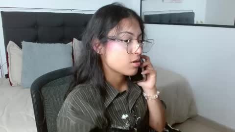 Snapshot of vannesweet_ chatting on May 3, 2026, 8:04 pm vane online show from May 3, 2026, 8:04 pm