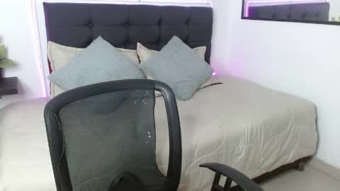 Snapshot of vannesweet_ chatting on May 4, 2026, 8:16 pm vane online show from May 4, 2026, 8:16 pm