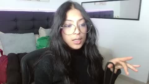 Snapshot of vannesweet_ chatting on May 5, 2026, 8:39 pm vane online show from May 5, 2026, 8:39 pm
