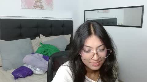 Snapshot of vannesweet_ chatting on May 8, 2026, 7:52 pm vane online show from May 8, 2026, 7:52 pm