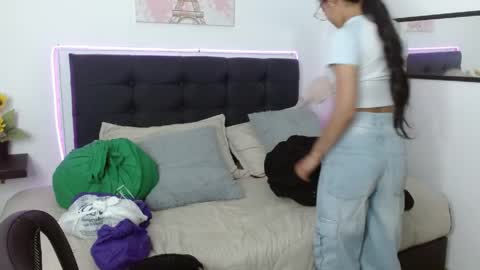 Snapshot of vannesweet_ chatting on May 9, 2026, 8:25 pm vane online show from May 9, 2026, 8:25 pm