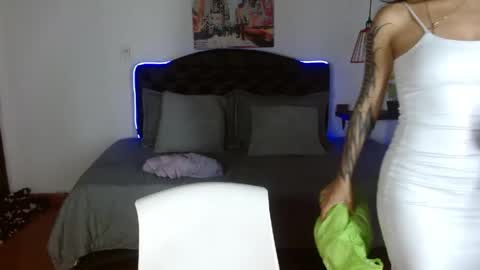 Snapshot of vannesweet_ chatting on May 15, 2026, 9:33 pm vane online show from May 15, 2026, 9:33 pm