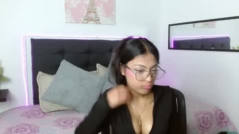 Snapshot of vannesweet_ chatting on May 16, 2026, 7:34 pm vane online show from May 16, 2026, 7:34 pm