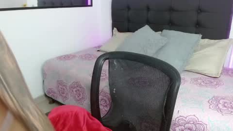 Snapshot of vannesweet_ chatting on May 29, 2026, 8:51 pm vane online show from May 29, 2026, 8:51 pm