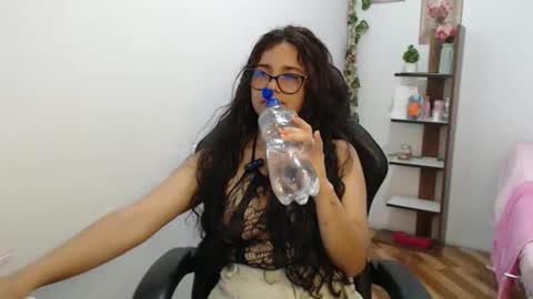 Snapshot of vanyxxxx chatting on March 9, 2026, 12:03 am vanyxxxx online show from March 9, 2026, 12:03 am