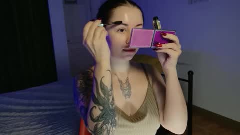 Snapshot of vaolietkat chatting on December 17, 2025, 8:20 am vaolietkat online show from December 17, 2025, 8:20 am