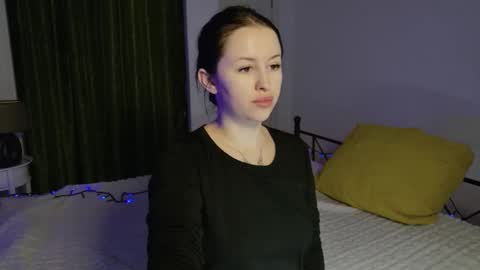 Snapshot of vaolietkat chatting on February 18, 2026, 6:42 am vaolietkat online show from February 18, 2026, 6:42 am