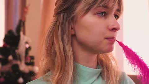 Snapshot of variety_moments chatting on December 26, 2024, 6:52 am Heeeeey Im Hanna the art of tease online show from December 26, 2024, 6:52 am
