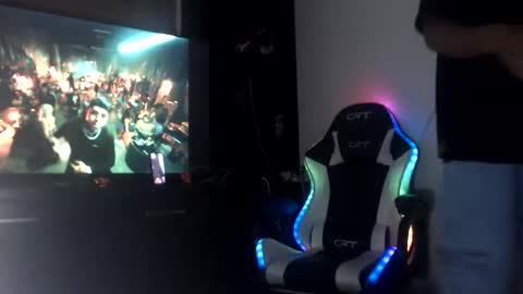 Snapshot of varonelite chatting on February 8, 2026, 10:24 pm Andres online show from February 8, 2026, 10:24 pm