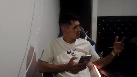 Snapshot of varonelite chatting on March 1, 2026, 10:56 pm Andres online show from March 1, 2026, 10:56 pm