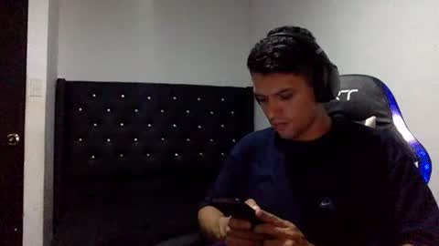 Snapshot of varonelite chatting on July 6, 2026, 11:51 pm Andres online show from July 6, 2026, 11:51 pm