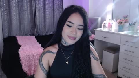 Snapshot of vayolett_bass chatting on October 21, 2025, 10:21 pm Vayolett Bass online show from October 21, 2025, 10:21 pm