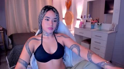 Snapshot of vayolett_bass chatting on January 16, 2026, 10:41 am Vayolett Bass online show from January 16, 2026, 10:41 am