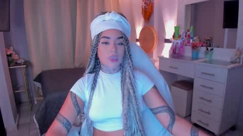 Snapshot of vayolett_bass chatting on February 1, 2026, 9:08 am Vayolett Bass online show from February 1, 2026, 9:08 am