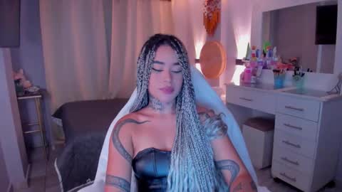 Snapshot of vayolett_bass chatting on February 2, 2026, 9:19 am Vayolett Bass online show from February 2, 2026, 9:19 am