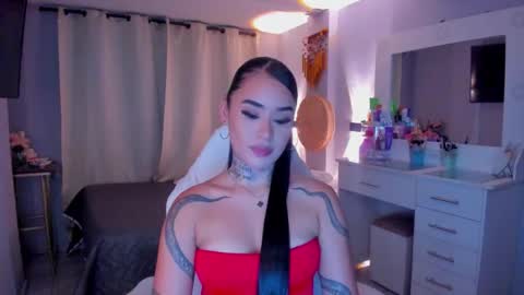 Snapshot of vayolett_bass chatting on February 13, 2026, 3:35 am Vayolett Bass online show from February 13, 2026, 3:35 am