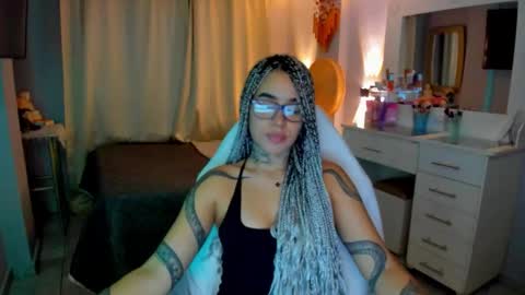 Snapshot of vayolett_bass chatting on March 25, 2026, 5:30 pm Vayolett Bass online show from March 25, 2026, 5:30 pm