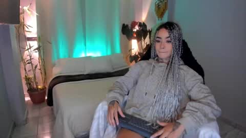 Snapshot of vayolett_bass chatting on May 28, 2026, 6:54 am Vayolett Bass online show from May 28, 2026, 6:54 am