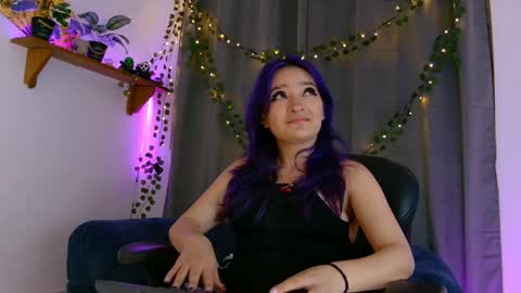 Snapshot of vayolett_dakotta chatting on November 29, 2025, 11:41 pm Vayolett online show from November 29, 2025, 11:41 pm