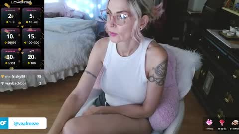 Snapshot of veafreeze chatting on October 6, 2025, 6:11 am veafreeze online show from October 6, 2025, 6:11 am